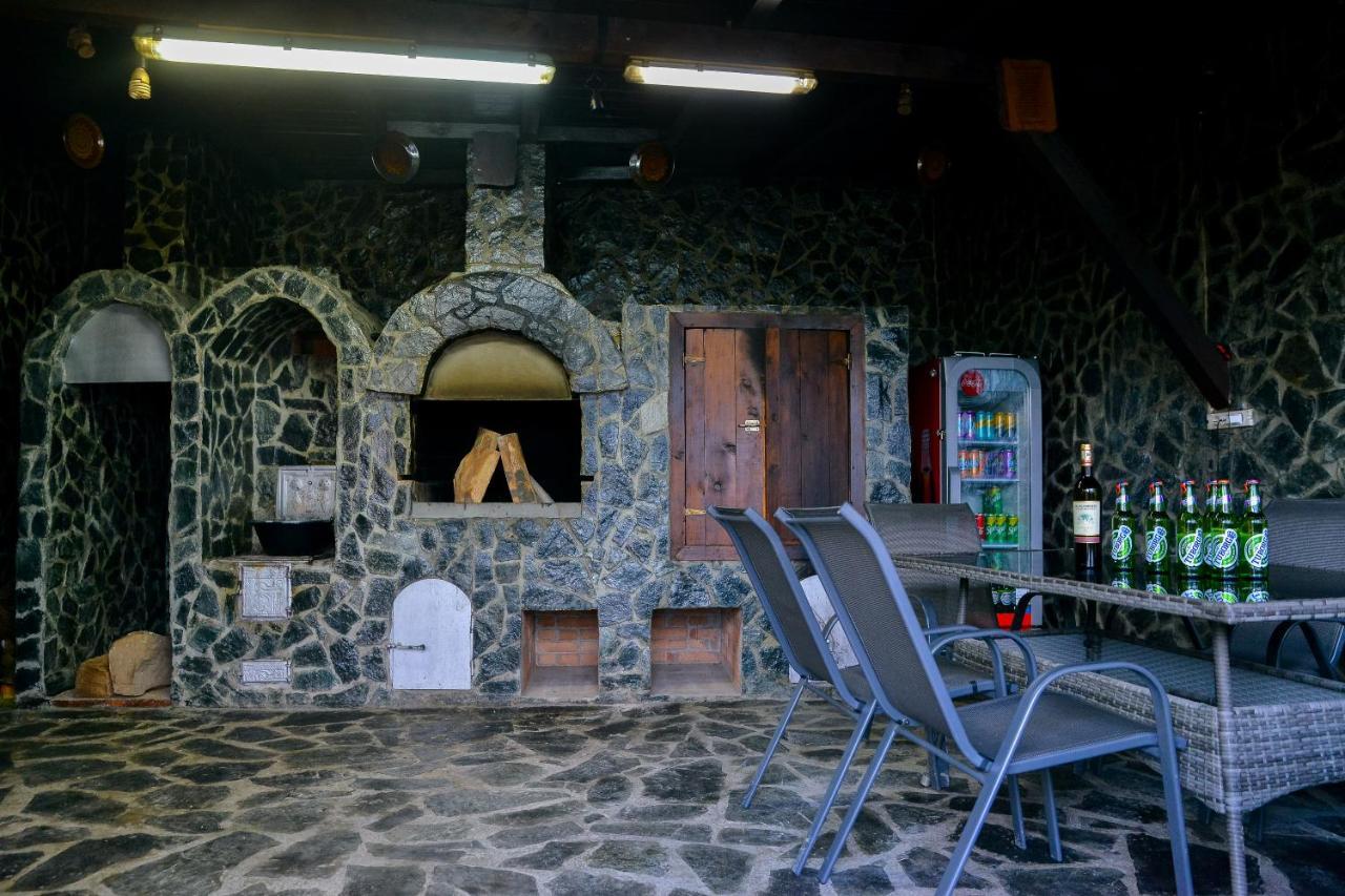 Casa Avram Villa รึมนิคูวัลเจีย ภายนอก รูปภาพ