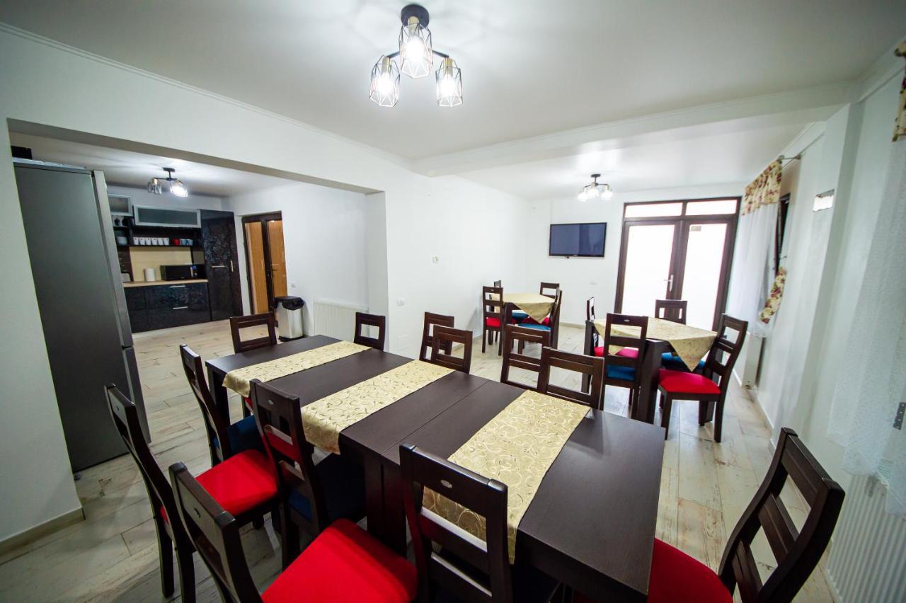 Casa Avram Villa รึมนิคูวัลเจีย ภายนอก รูปภาพ