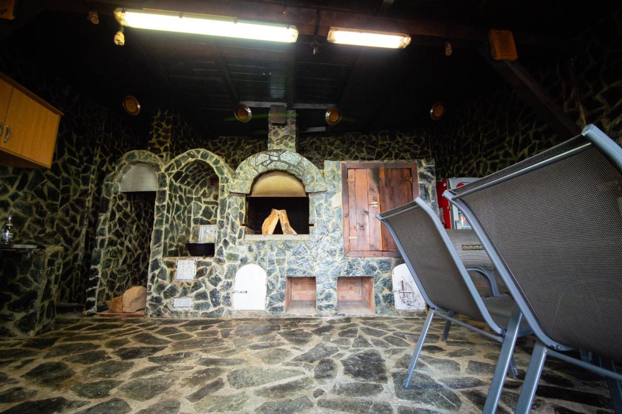 Casa Avram Villa รึมนิคูวัลเจีย ภายนอก รูปภาพ