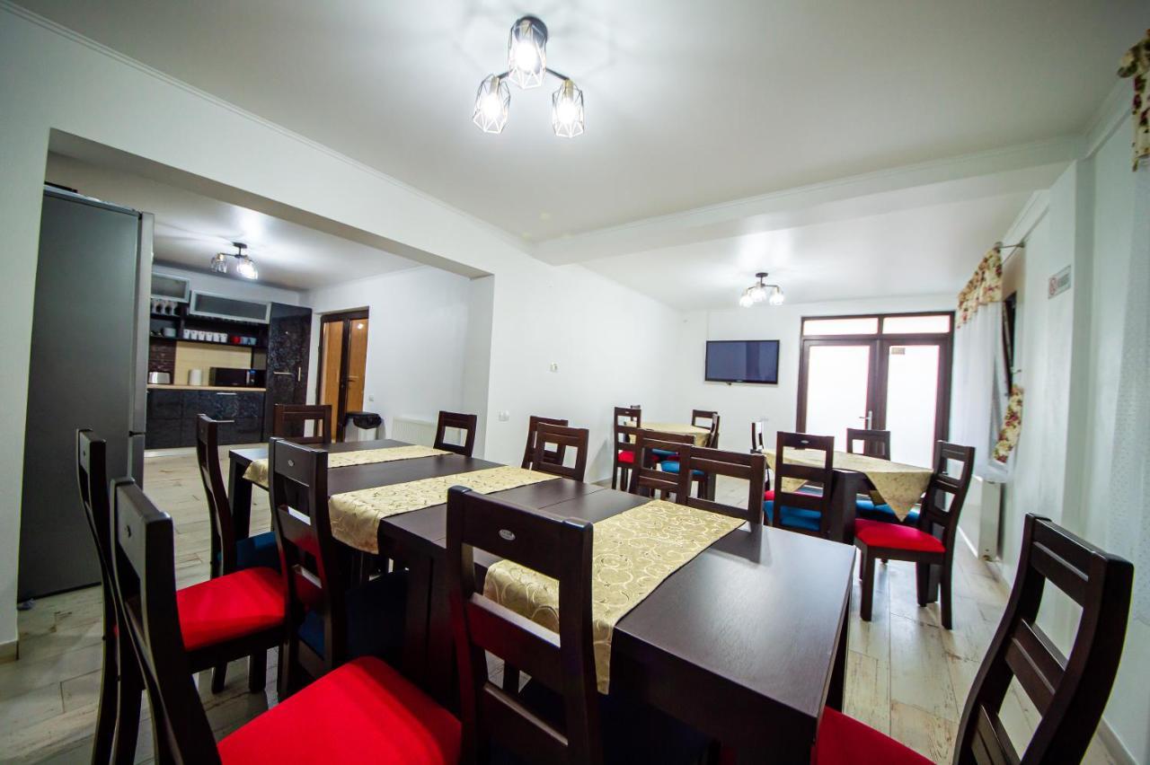 Casa Avram Villa รึมนิคูวัลเจีย ภายนอก รูปภาพ