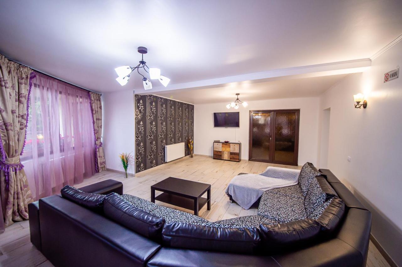 Casa Avram Villa รึมนิคูวัลเจีย ภายนอก รูปภาพ