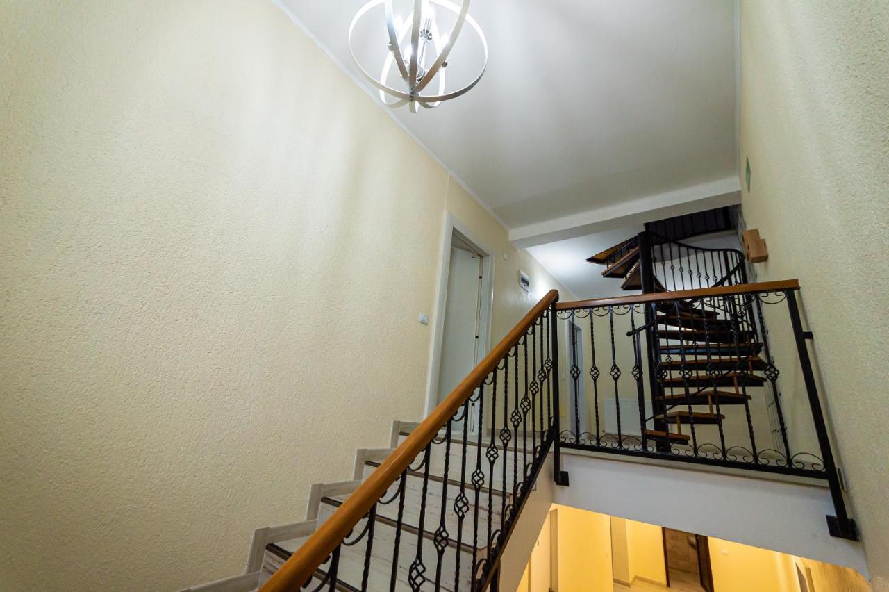 Casa Avram Villa รึมนิคูวัลเจีย ภายนอก รูปภาพ