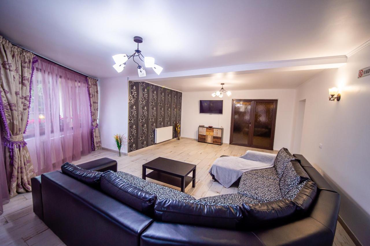 Casa Avram Villa รึมนิคูวัลเจีย ภายนอก รูปภาพ