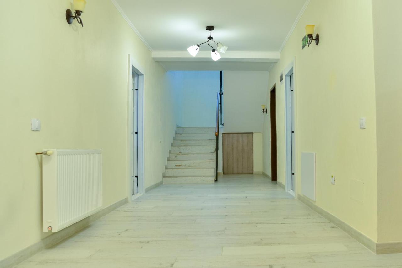 Casa Avram Villa รึมนิคูวัลเจีย ภายนอก รูปภาพ