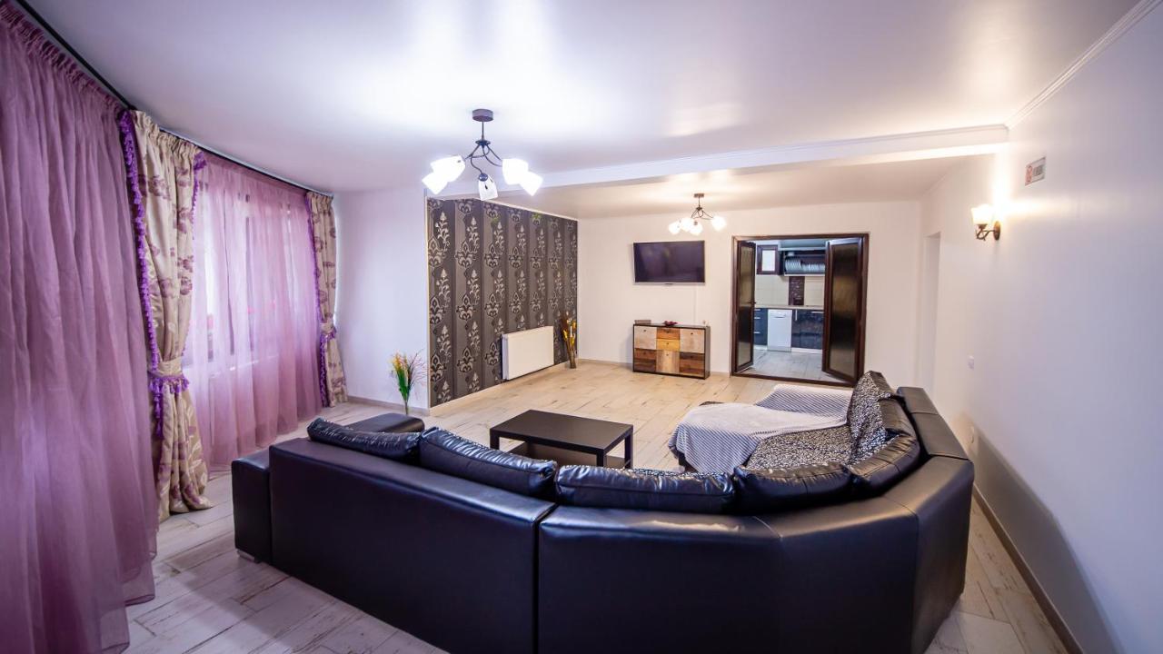 Casa Avram Villa รึมนิคูวัลเจีย ภายนอก รูปภาพ