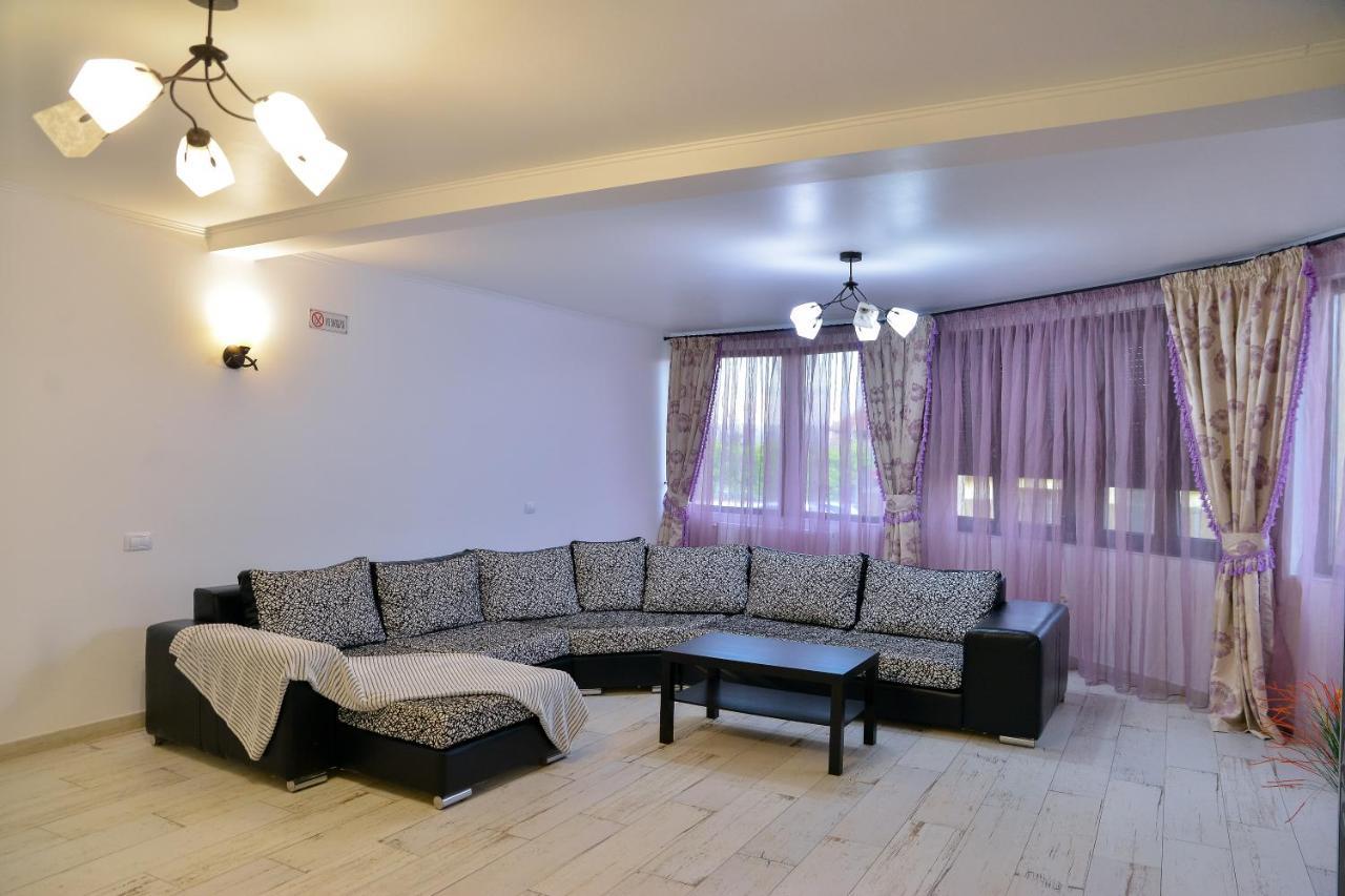 Casa Avram Villa รึมนิคูวัลเจีย ภายนอก รูปภาพ